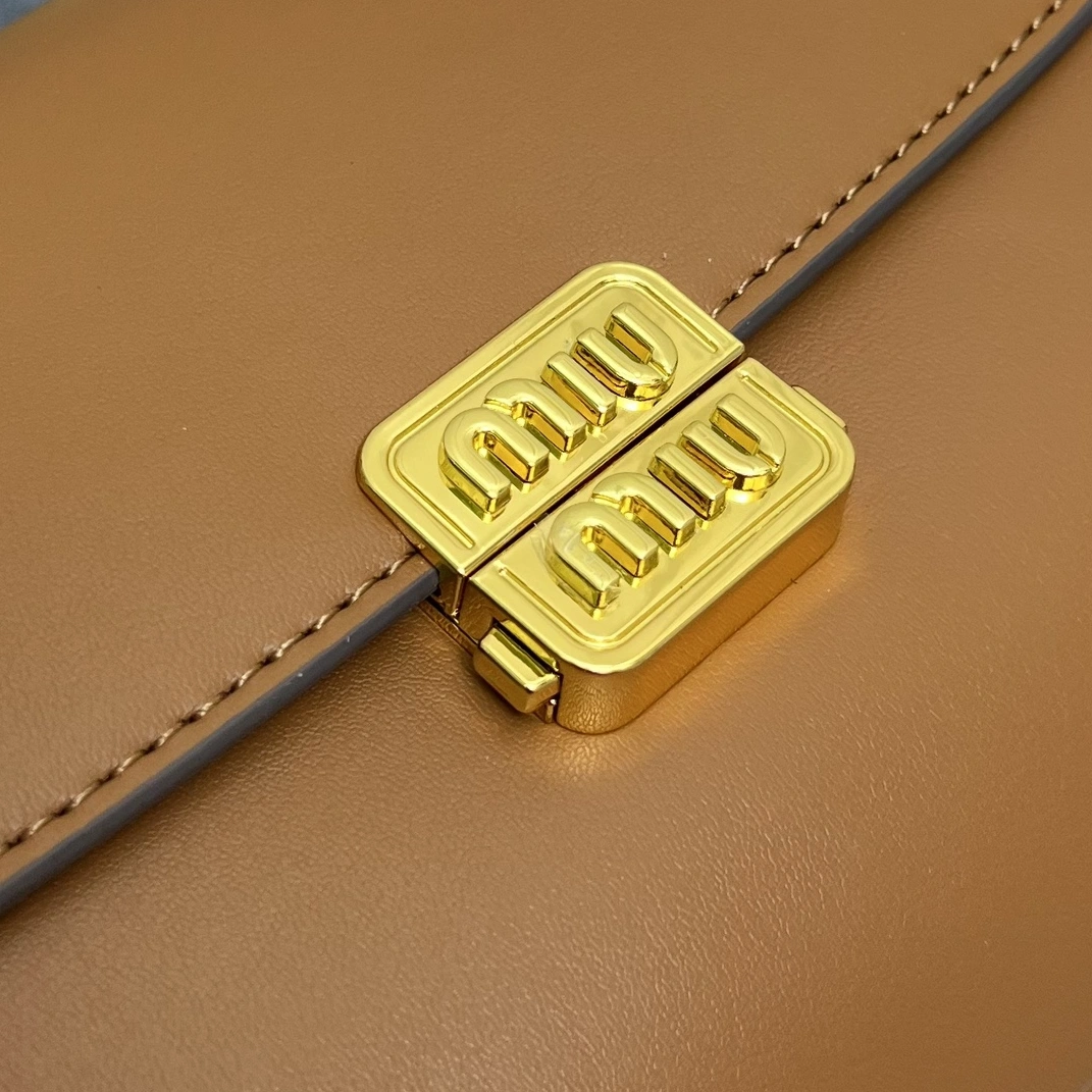 MIU MIU AAA Quality Shoulder Bags For Women Durable 4708