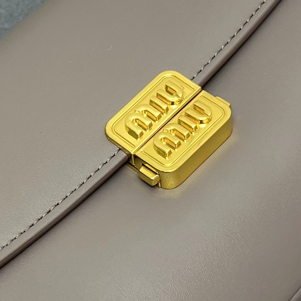 MIU MIU AAA Quality Shoulder Bags For Women Lightweight 5047