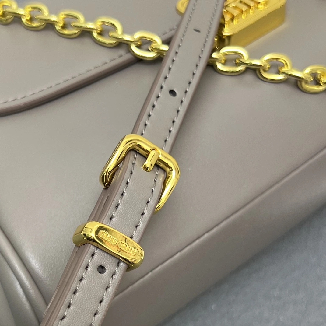 MIU MIU AAA Quality Shoulder Bags For Women Lightweight 5047
