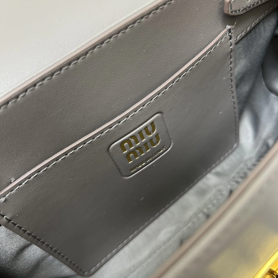 MIU MIU AAA Quality Shoulder Bags For Women Lightweight 5047