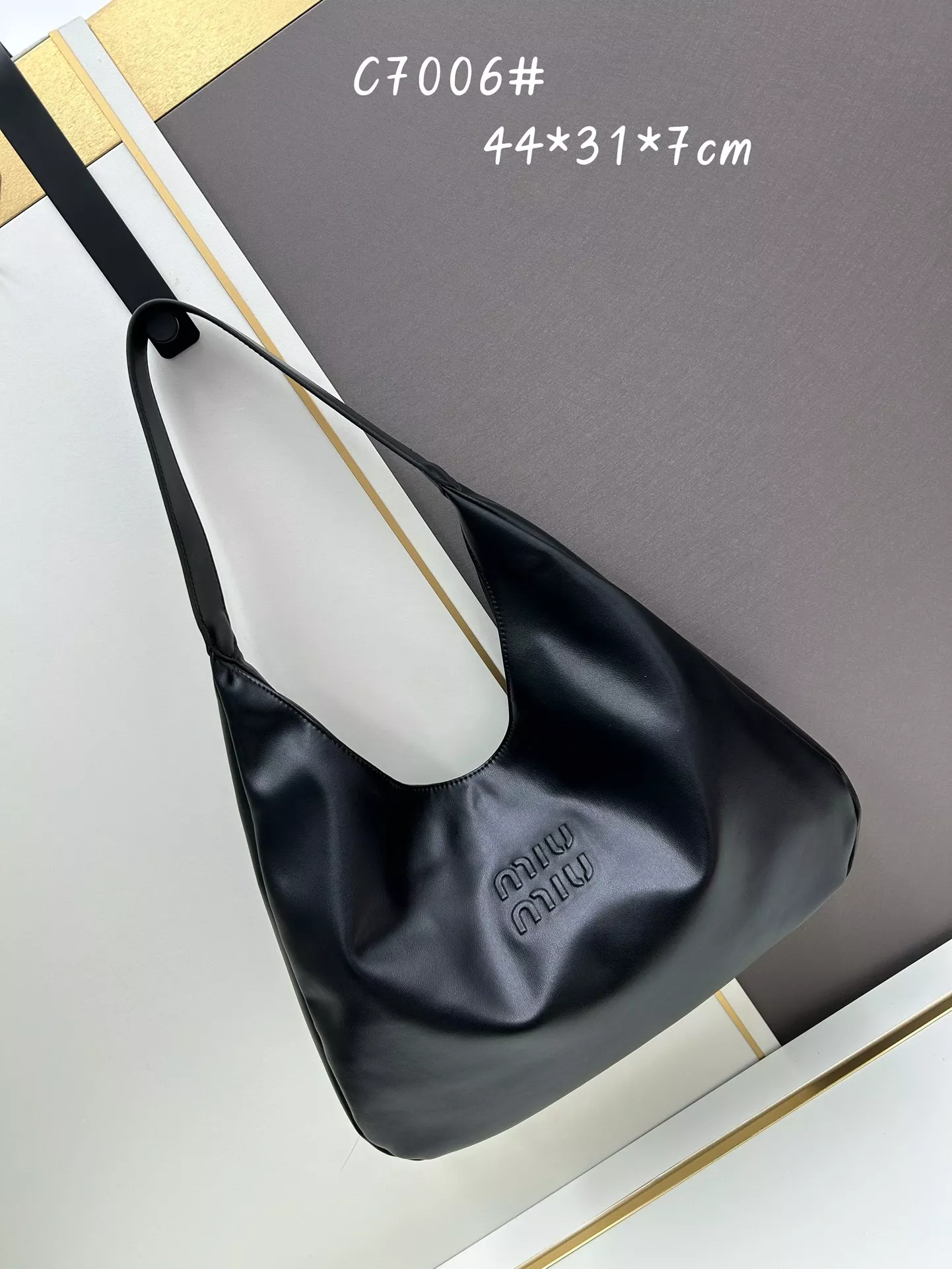 MIU MIU AAA Quality Shoulder Bags For Women Sleek 9949