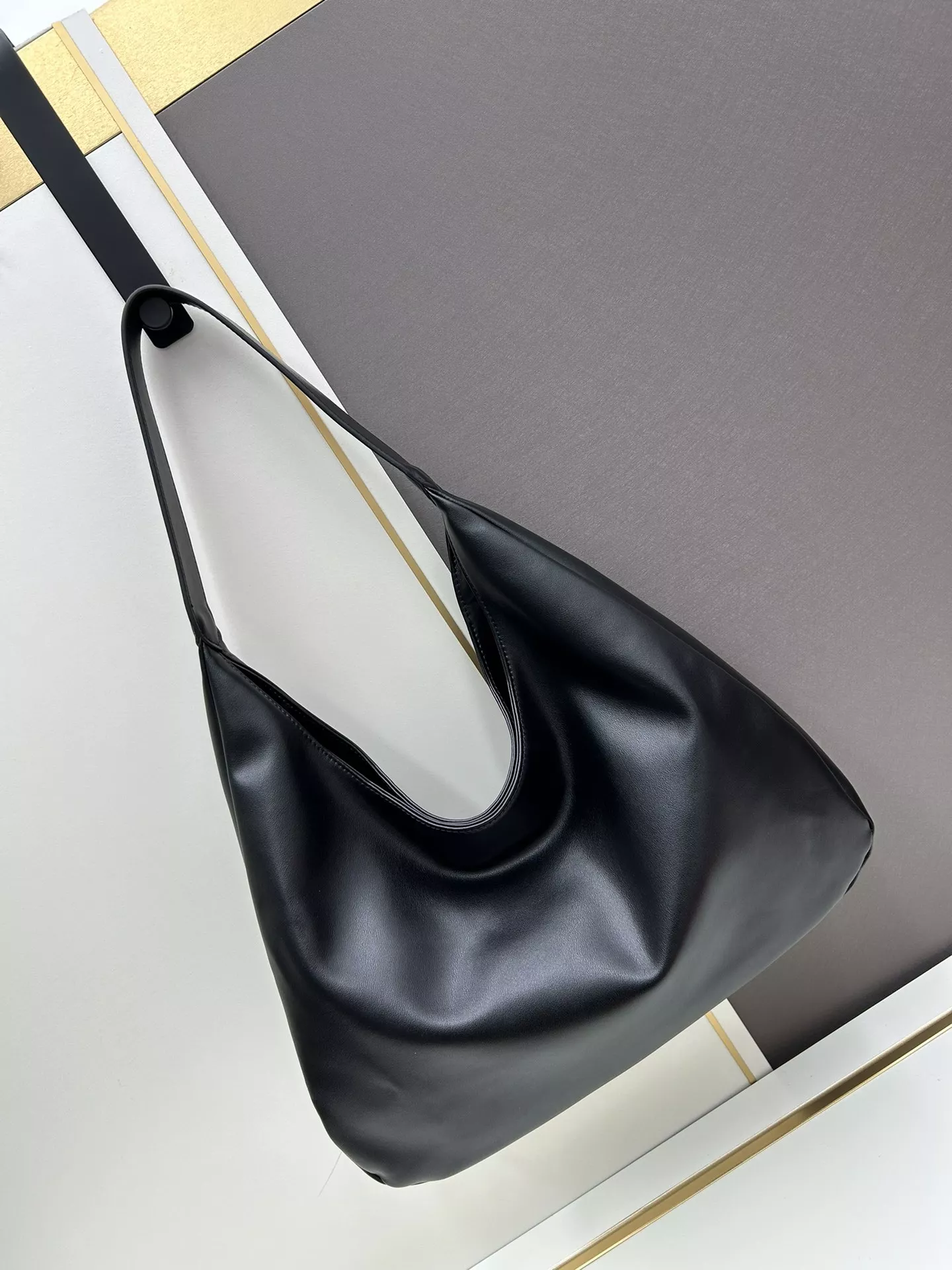 MIU MIU AAA Quality Shoulder Bags For Women Sleek 9949
