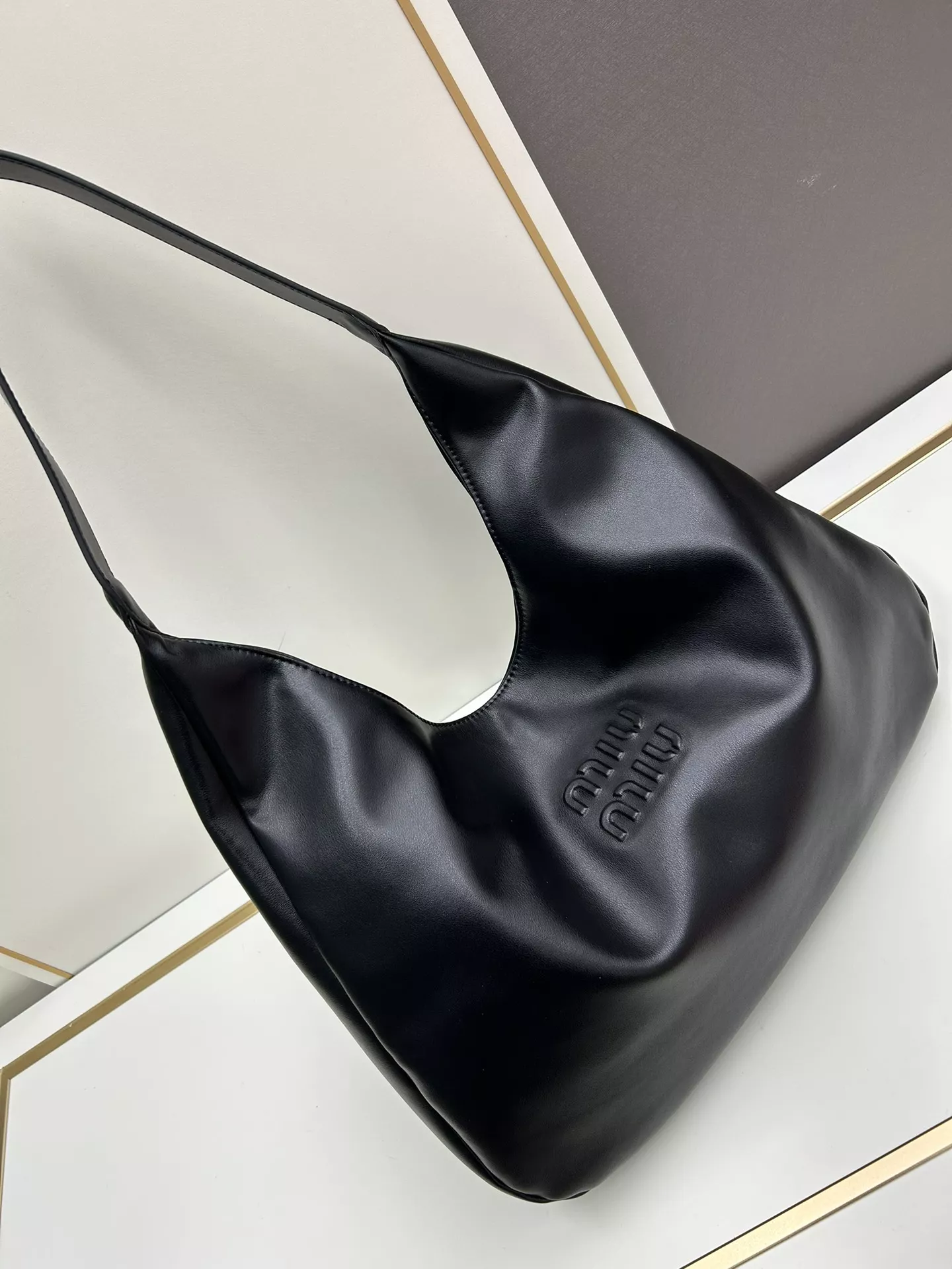 MIU MIU AAA Quality Shoulder Bags For Women Sleek 9949