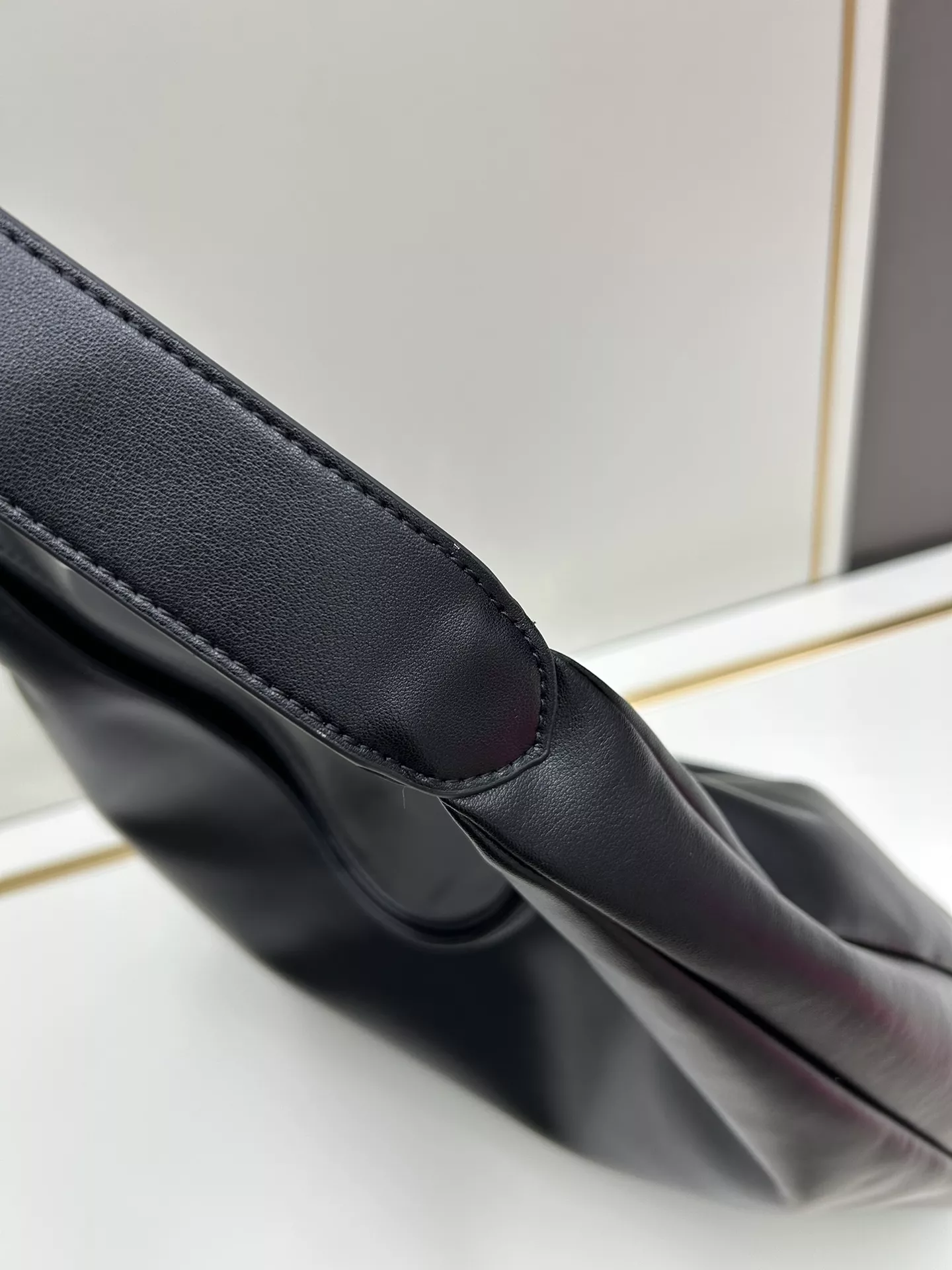 MIU MIU AAA Quality Shoulder Bags For Women Sleek 9949