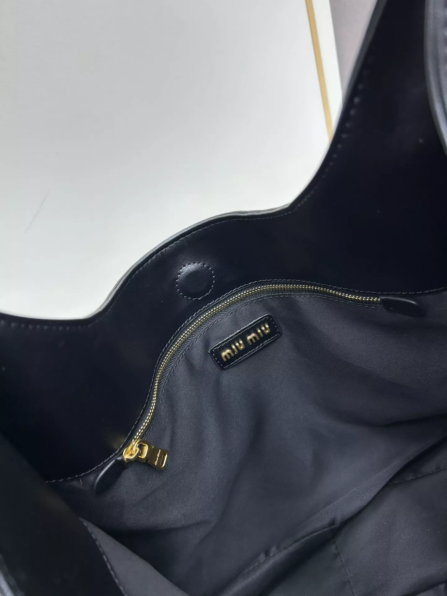 MIU MIU AAA Quality Shoulder Bags For Women Sleek 9949