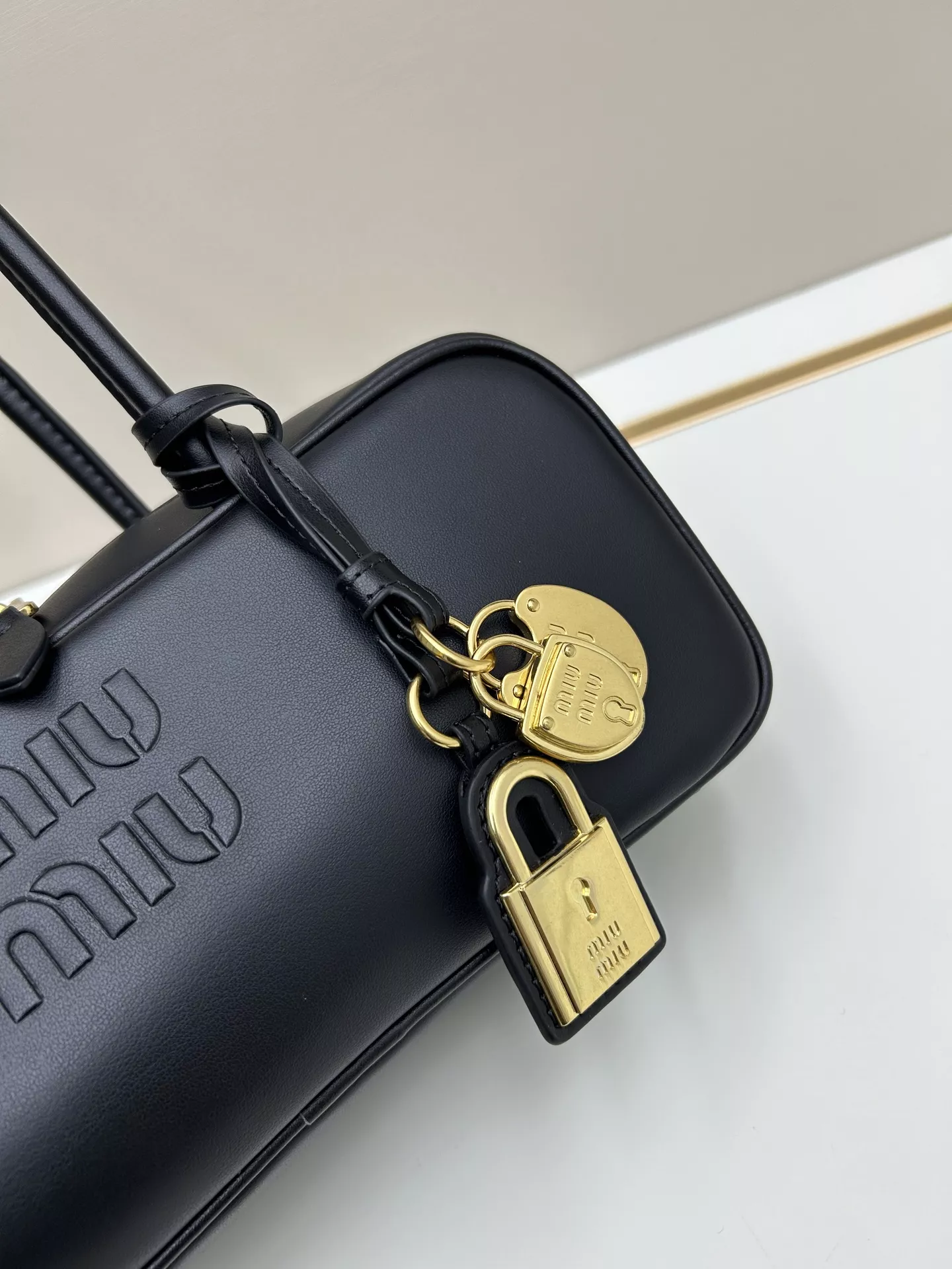 MIU MIU AAA Quality Shoulder Bags For Women StreetReady 5721