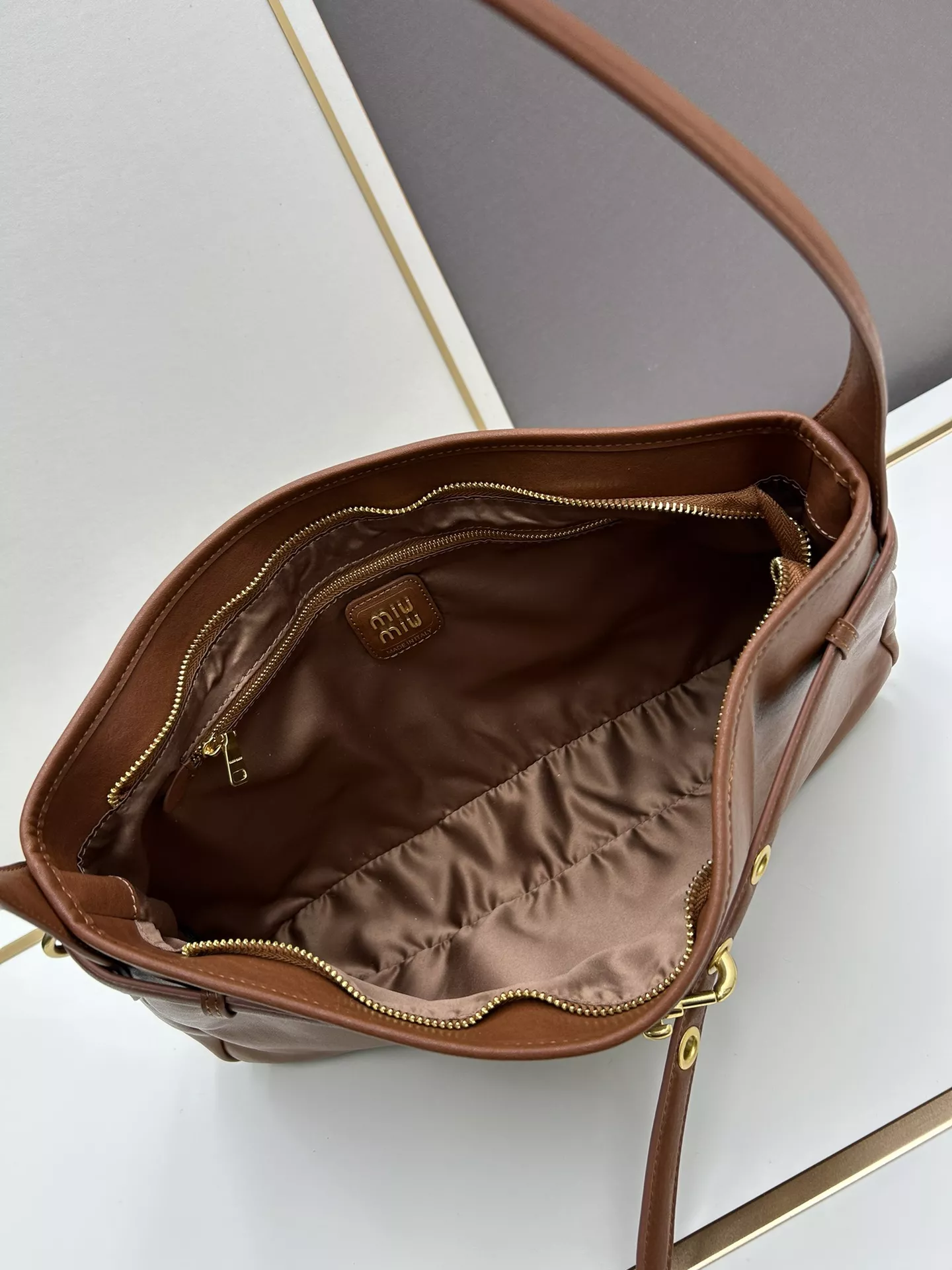 MIU MIU AAA Quality Shoulder Bags For Women Trendy 7495
