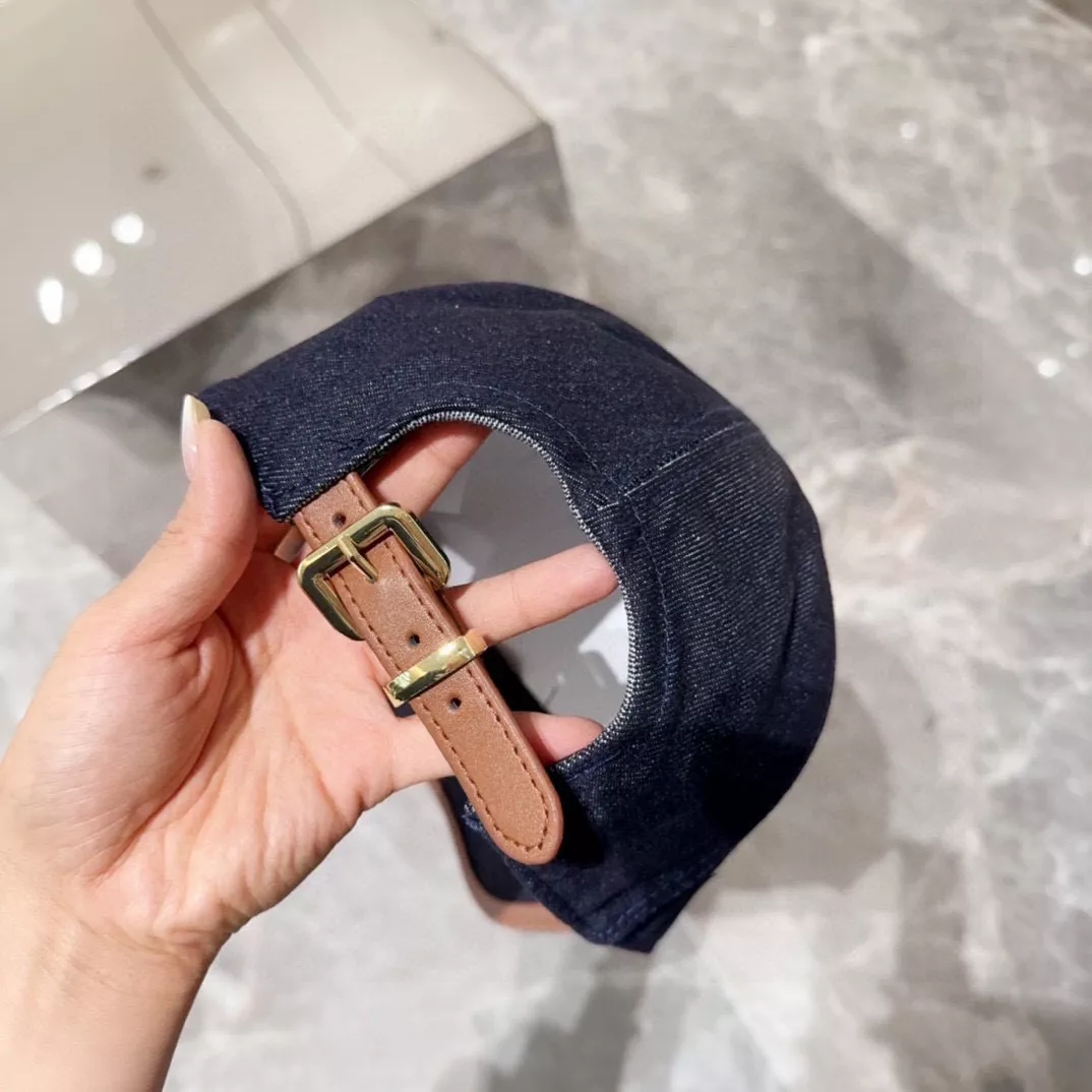 MIU MIU Caps AllSeason 3474