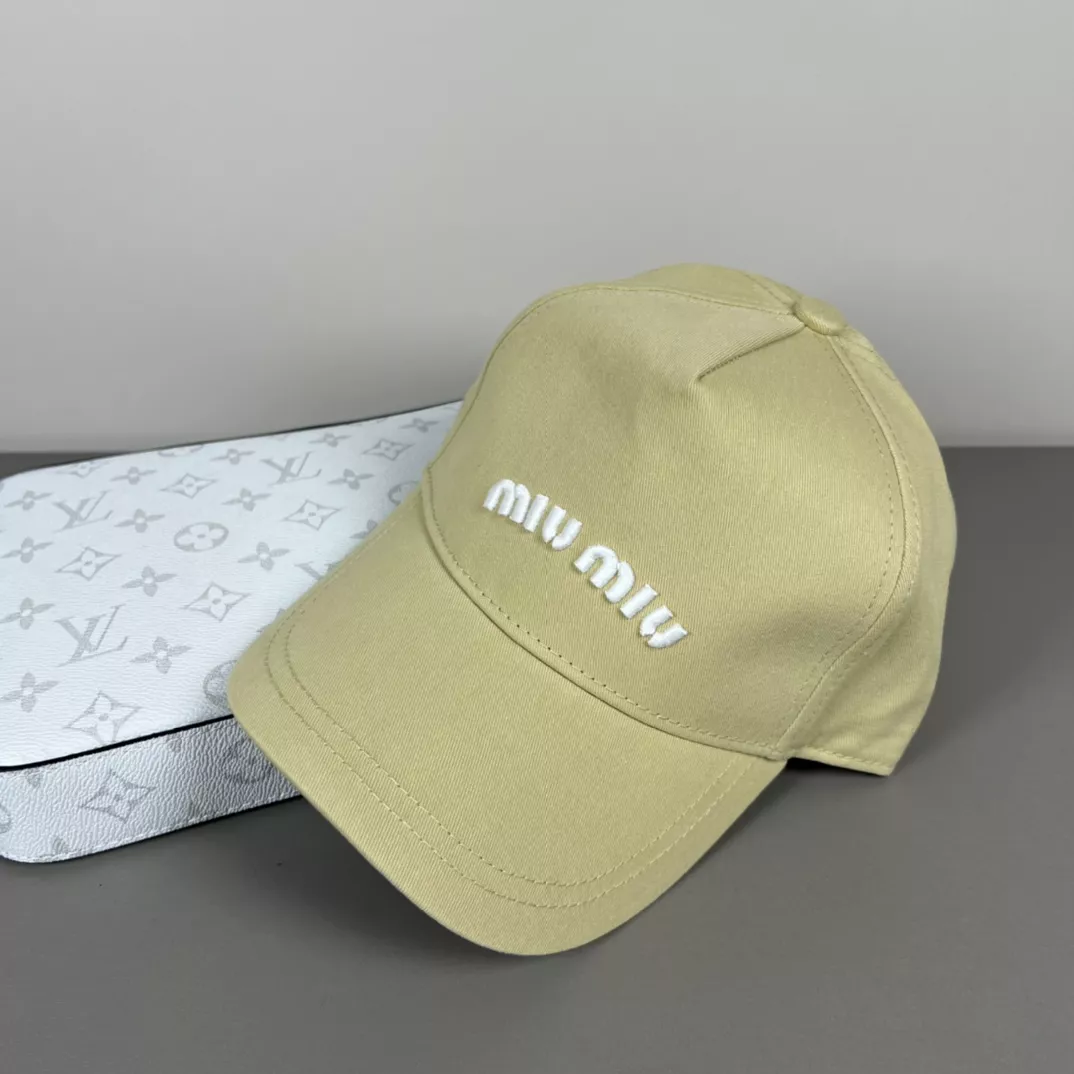 MIU MIU Caps Bold 9181
