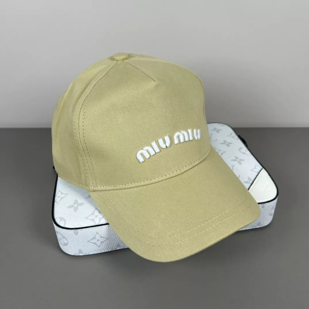 MIU MIU Caps Bold 9181