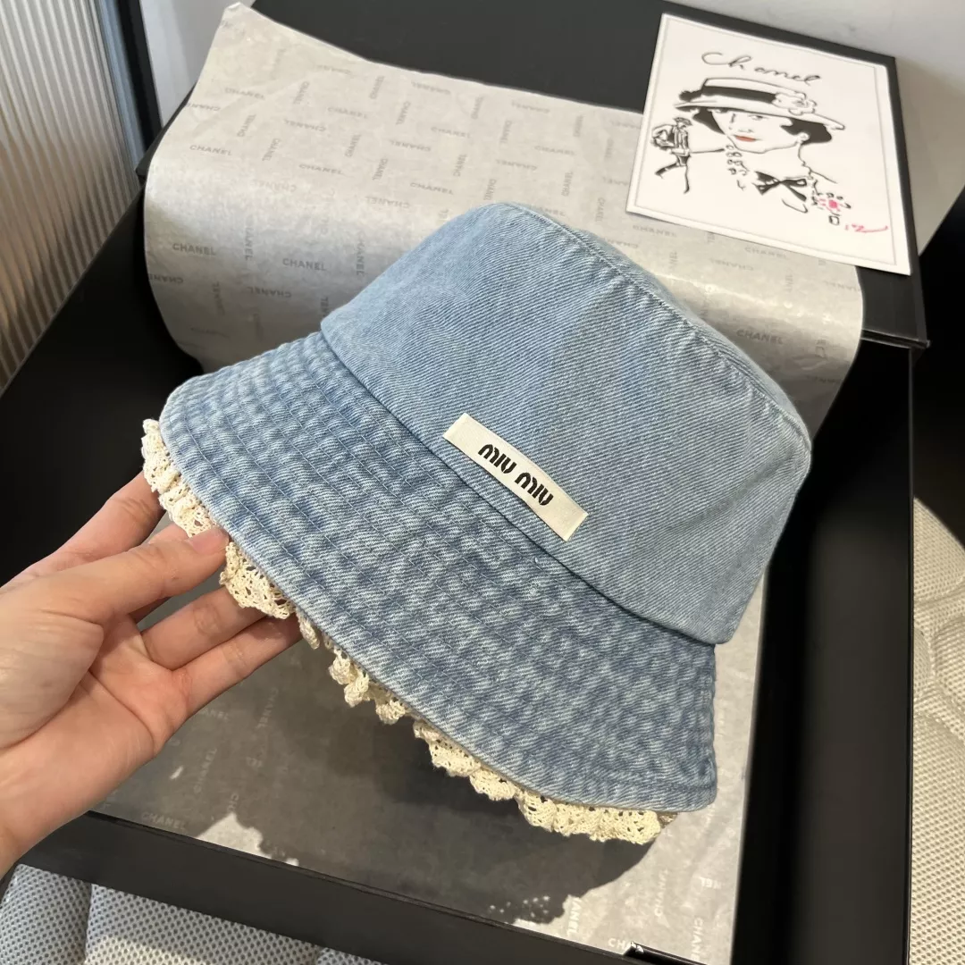 MIU MIU Caps Bright 4405