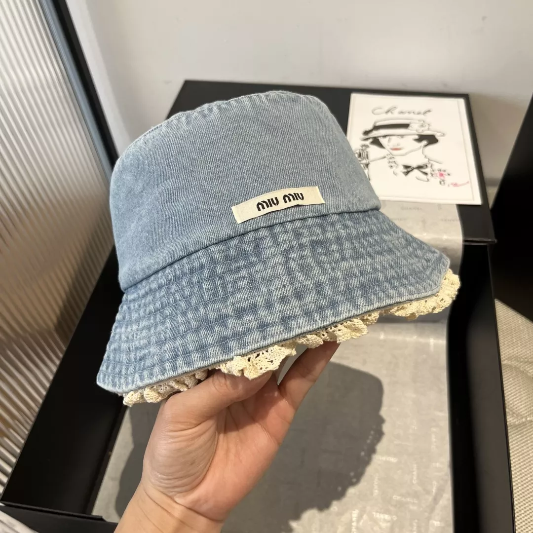 MIU MIU Caps Bright 4405