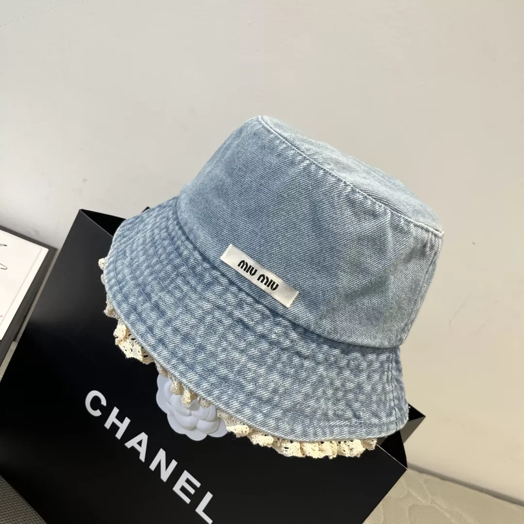 MIU MIU Caps Bright 4405