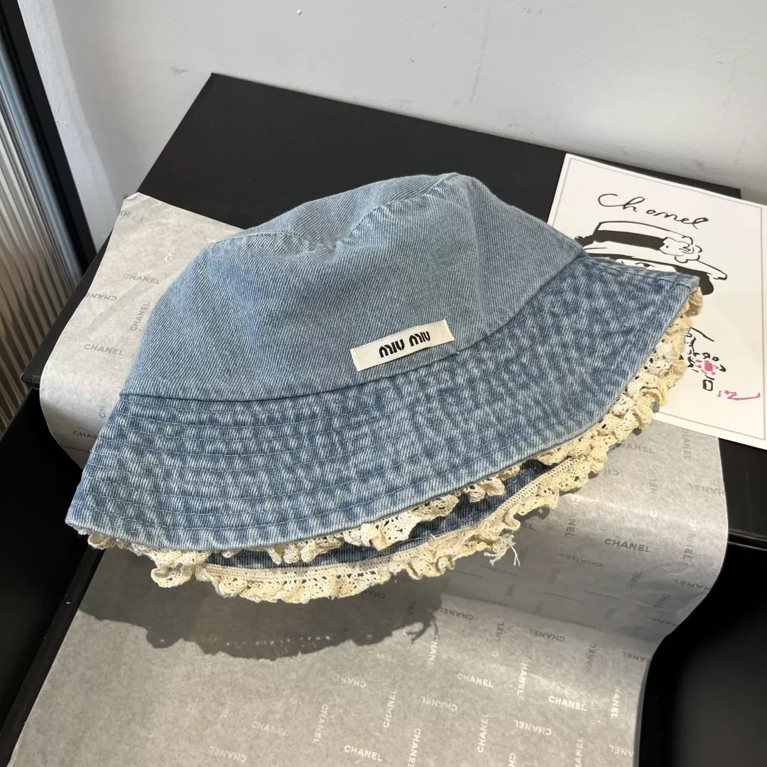 MIU MIU Caps Bright 4405