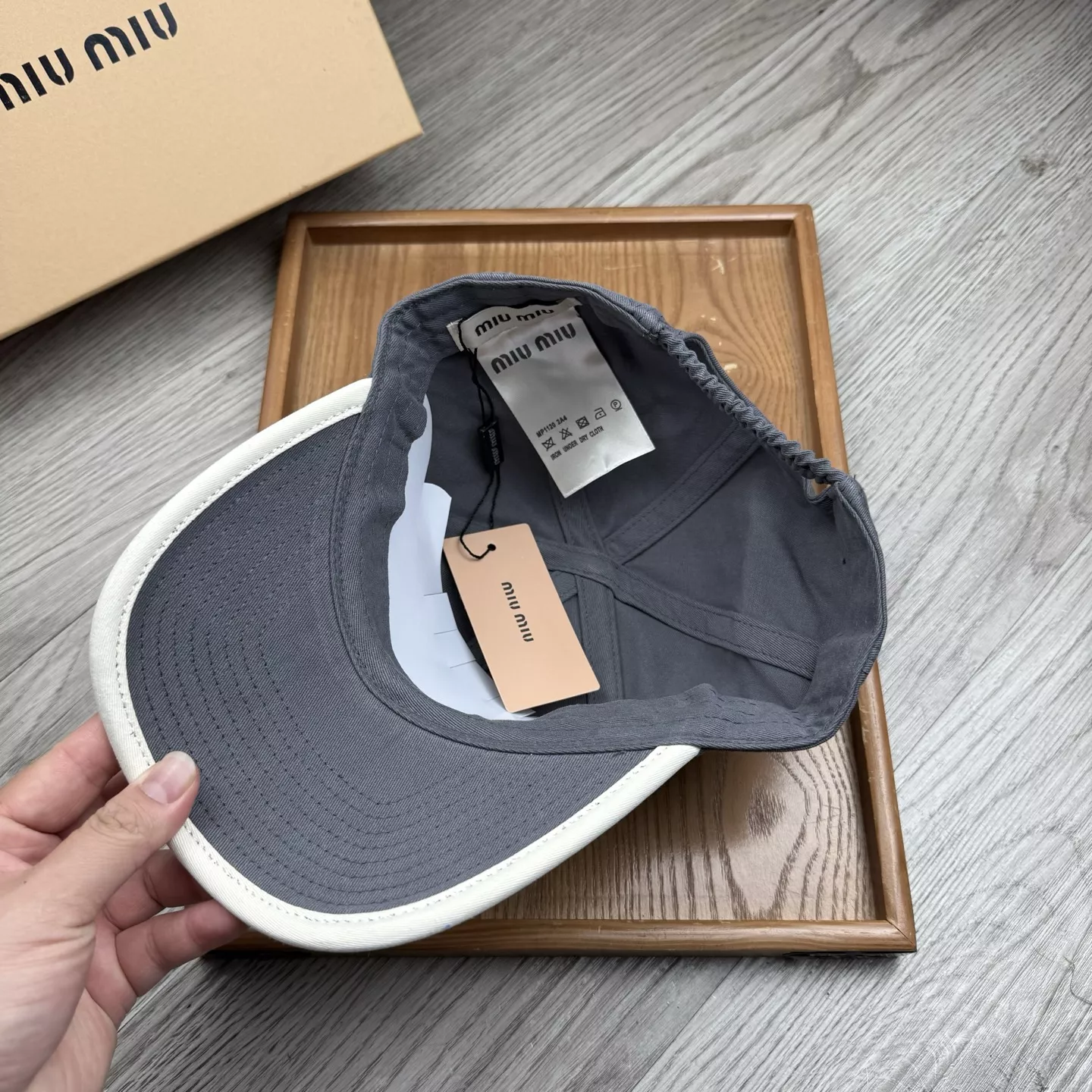 MIU MIU Caps Comfortable 1272