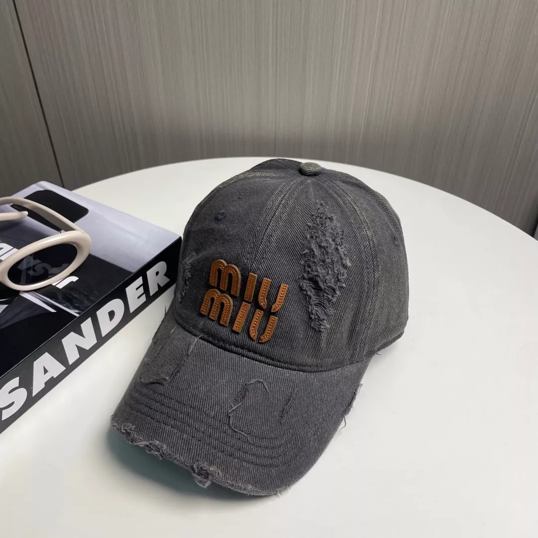 MIU MIU Caps Comfortable 3816