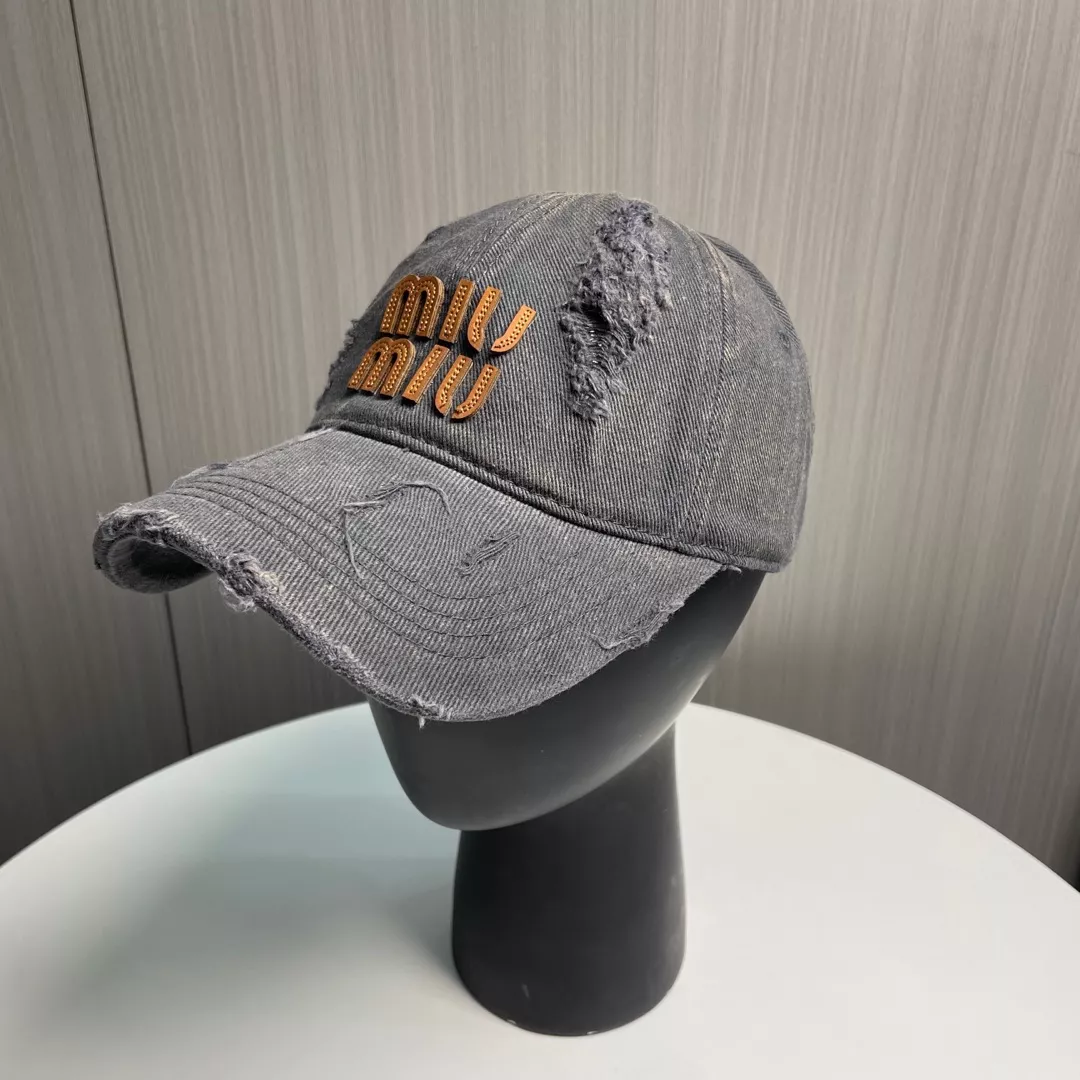 MIU MIU Caps Comfortable 3816