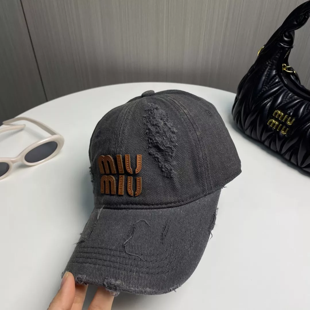 MIU MIU Caps Comfortable 3816