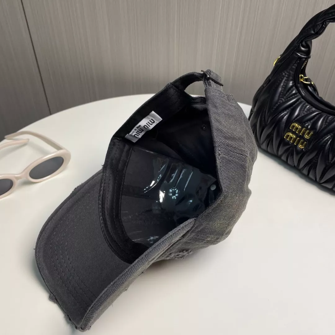 MIU MIU Caps Comfortable 3816
