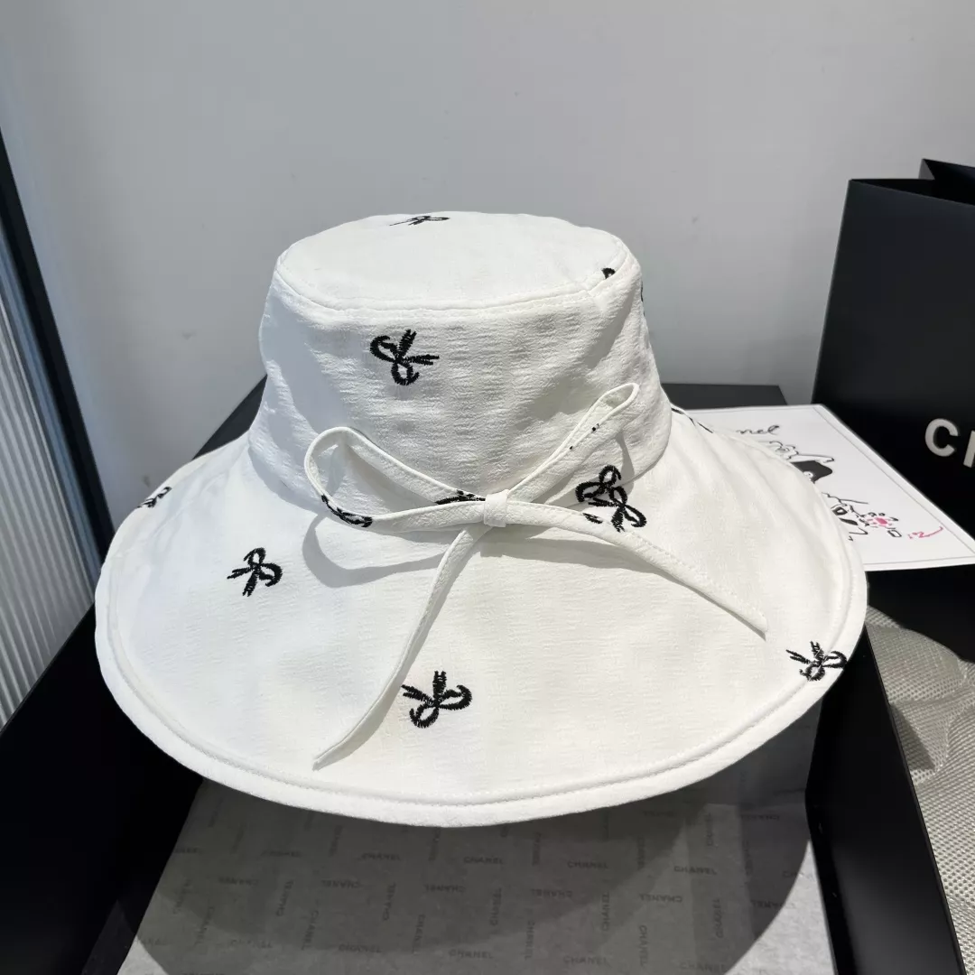 MIU MIU Caps Comfortable 9614