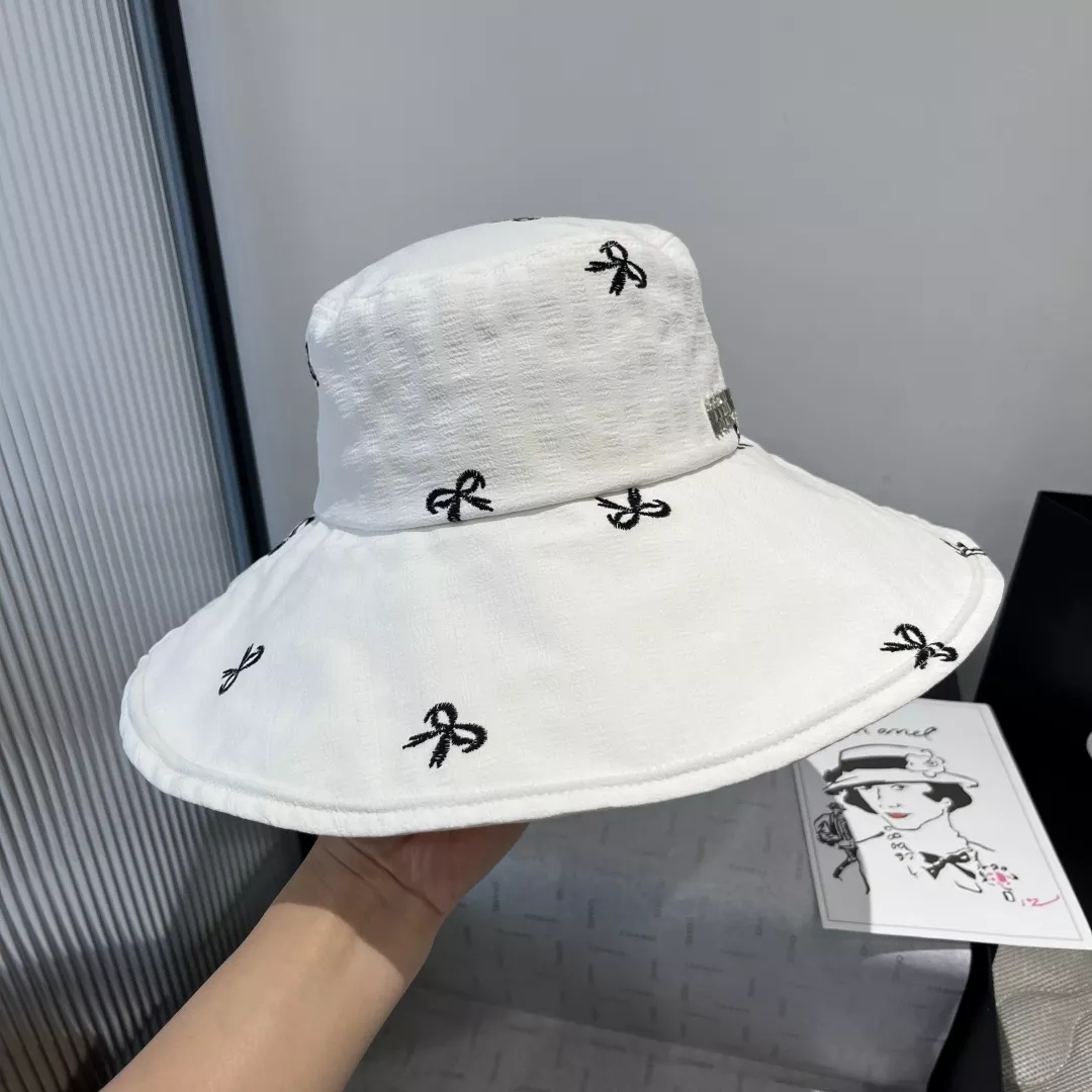 MIU MIU Caps Comfortable 9614