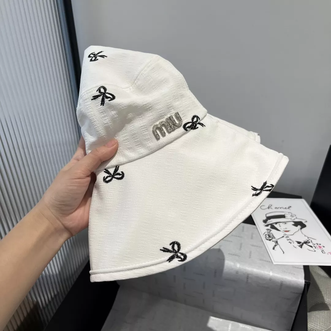 MIU MIU Caps Comfortable 9614