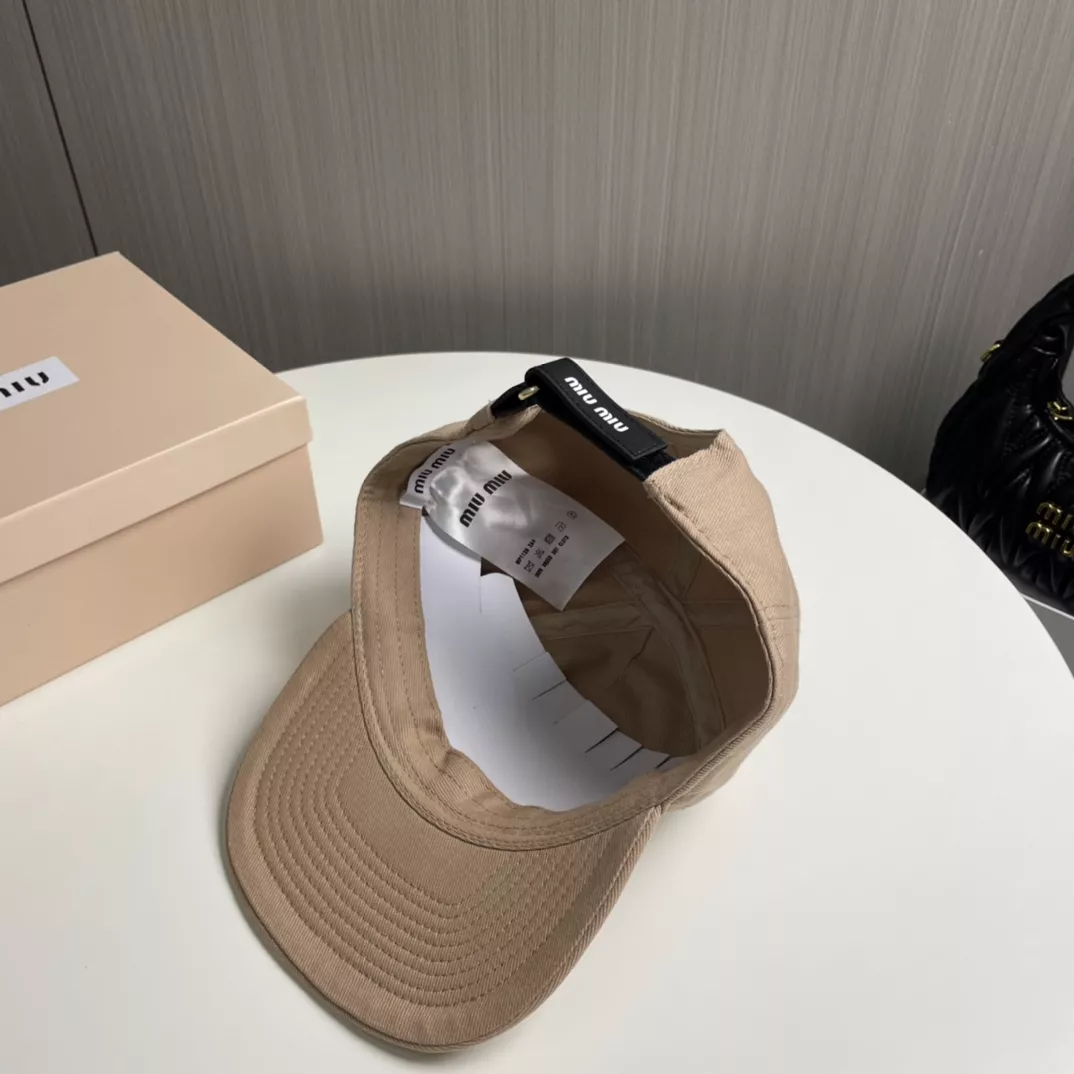 MIU MIU Caps Compact 1877