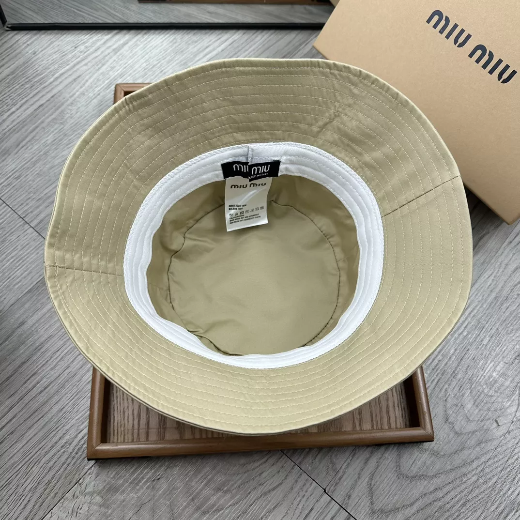 MIU MIU Caps Durable 109