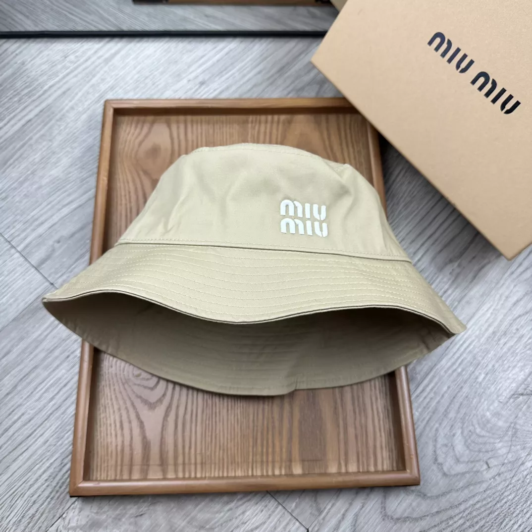 MIU MIU Caps Durable 109