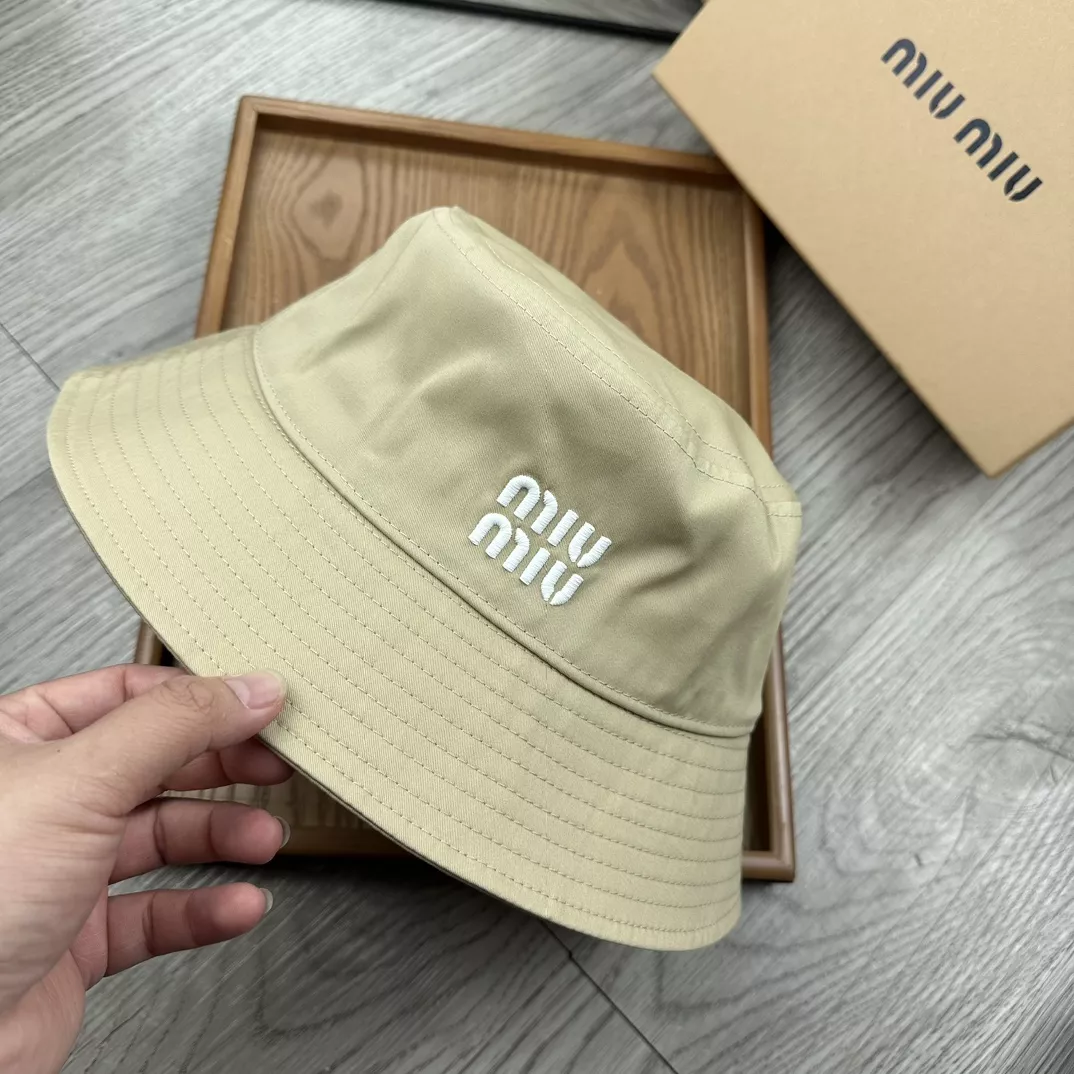 MIU MIU Caps Durable 109