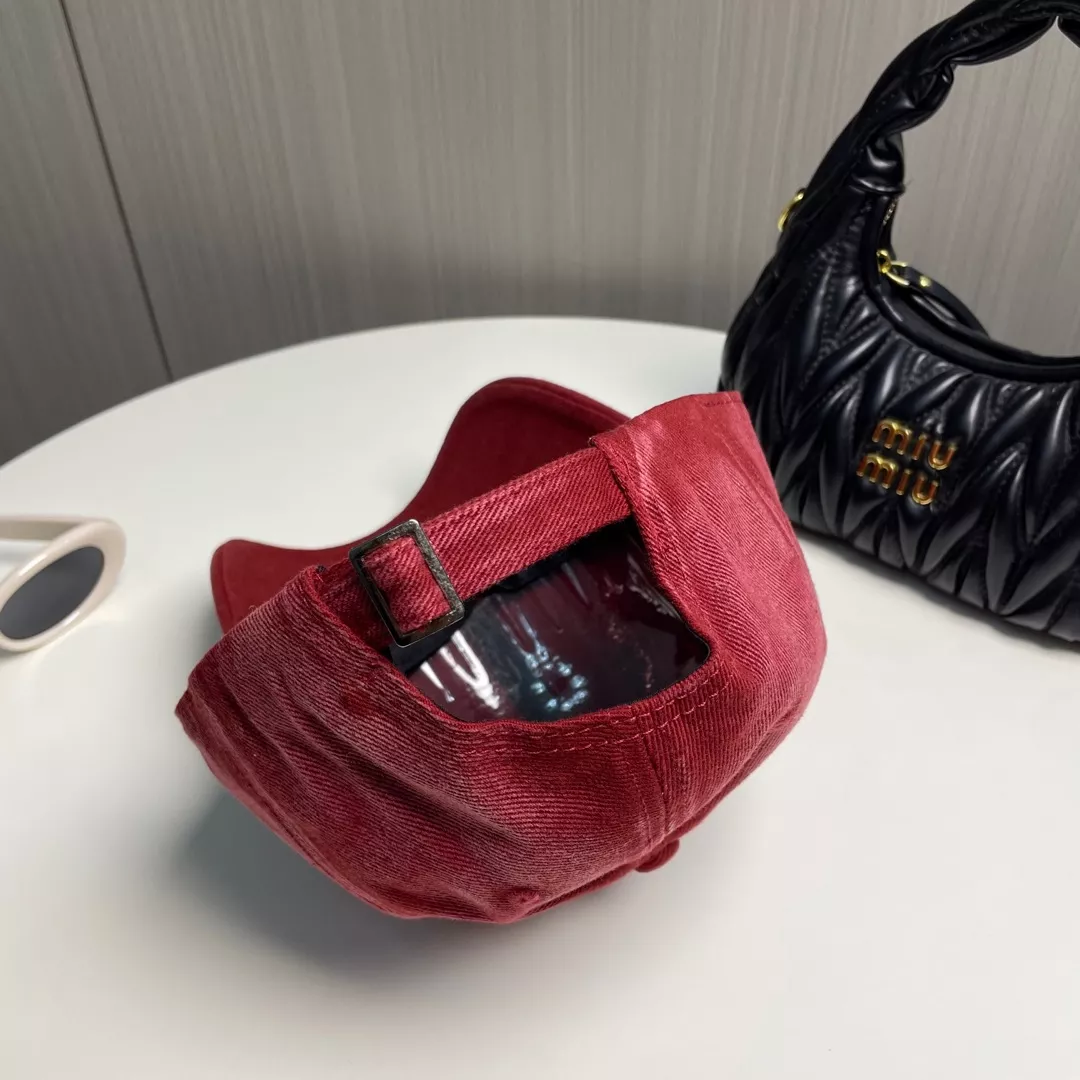 MIU MIU Caps Durable 2764