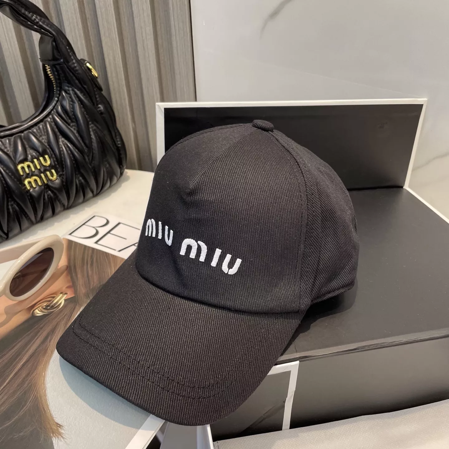 MIU MIU Caps EasyMatch 7132