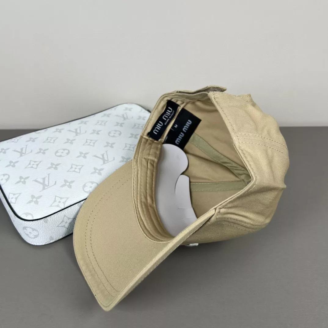 MIU MIU Caps EasyMatch 7266