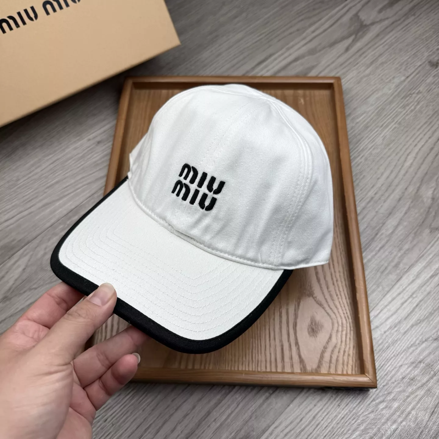 MIU MIU Caps Elegant 4274