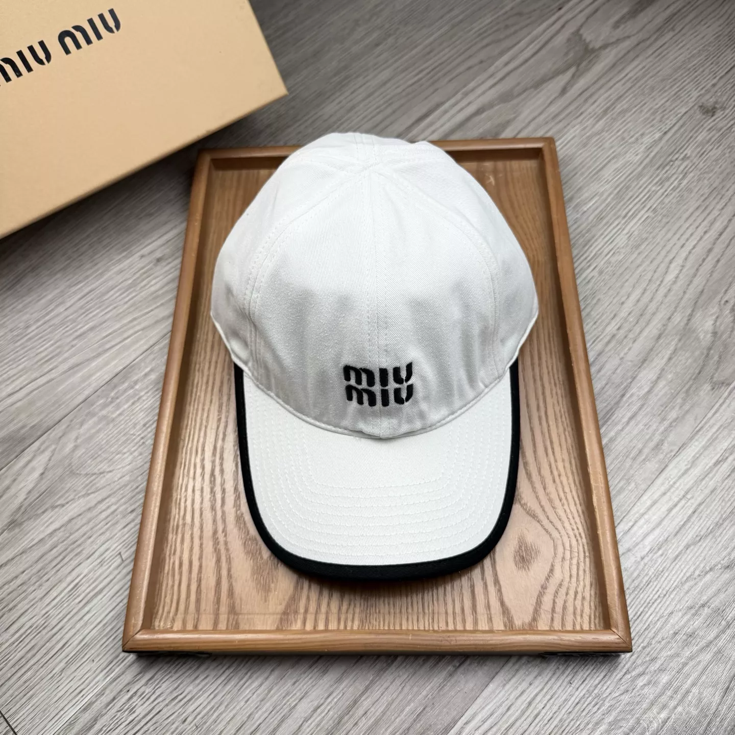 MIU MIU Caps Elegant 4274