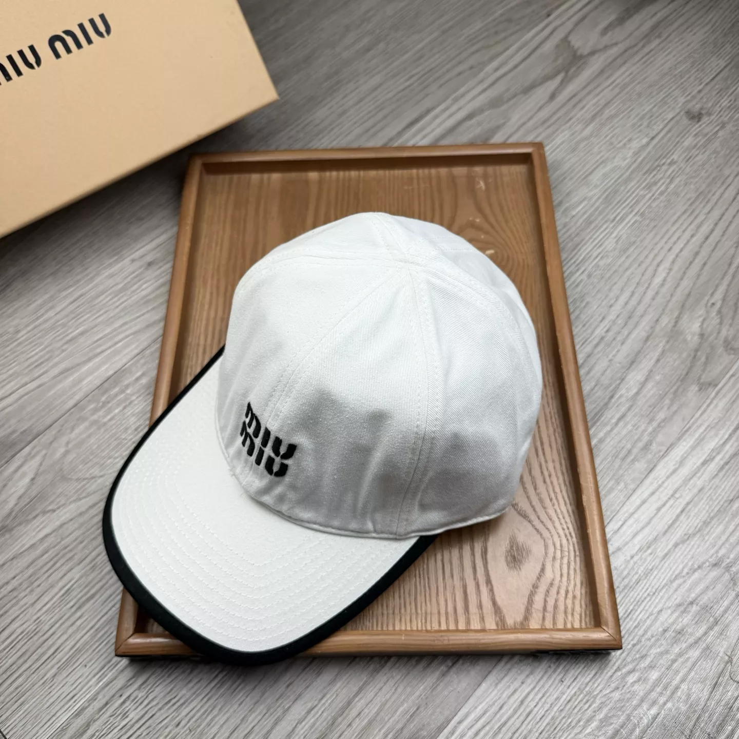 MIU MIU Caps Elegant 4274