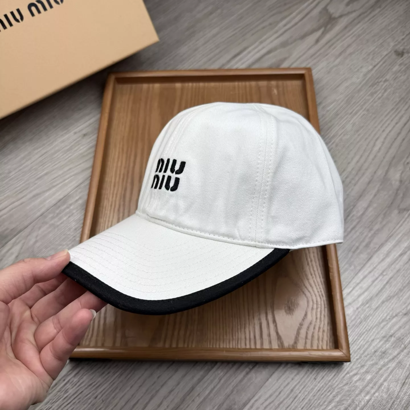 MIU MIU Caps Elegant 4274