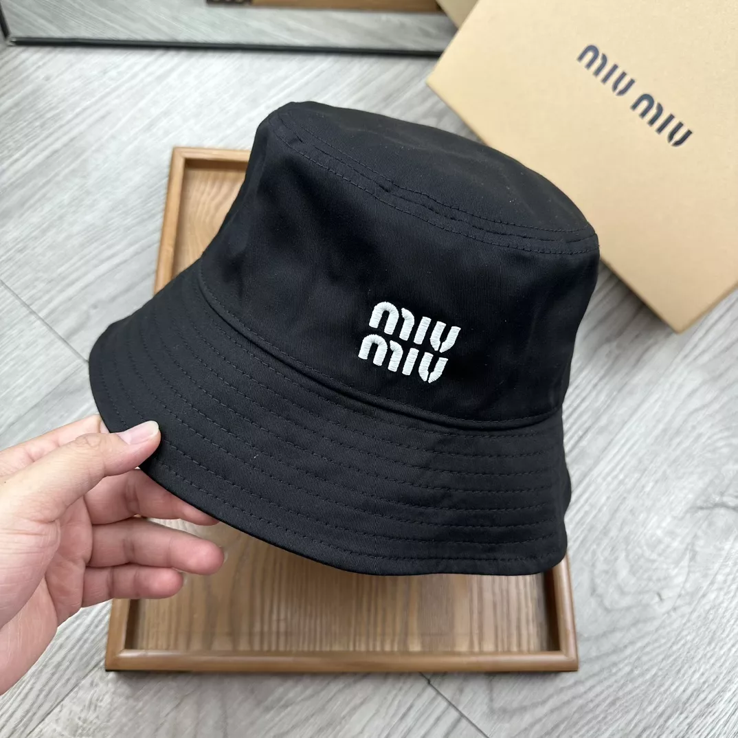 MIU MIU Caps Elegant 9202