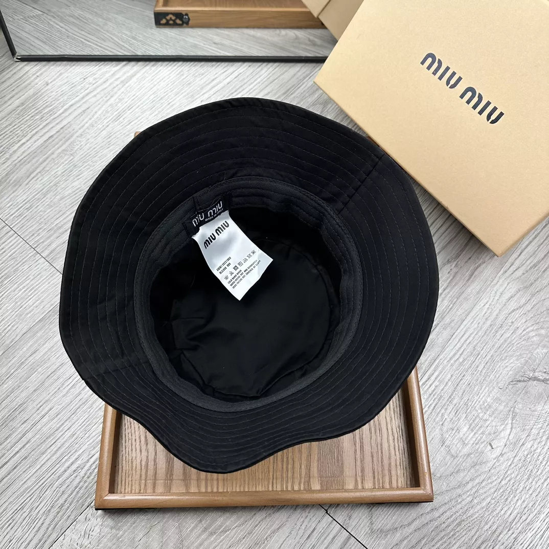 MIU MIU Caps Elegant 9202