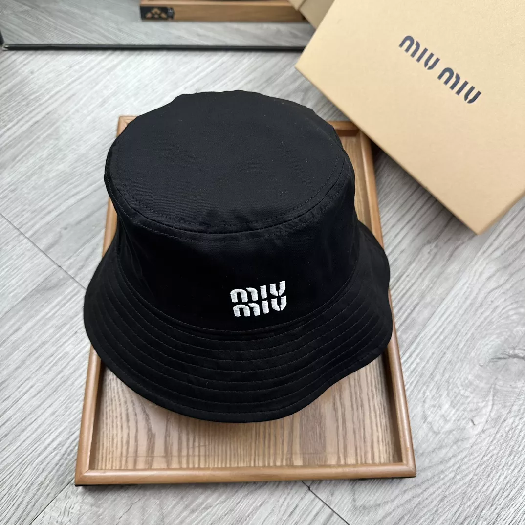 MIU MIU Caps Elegant 9202