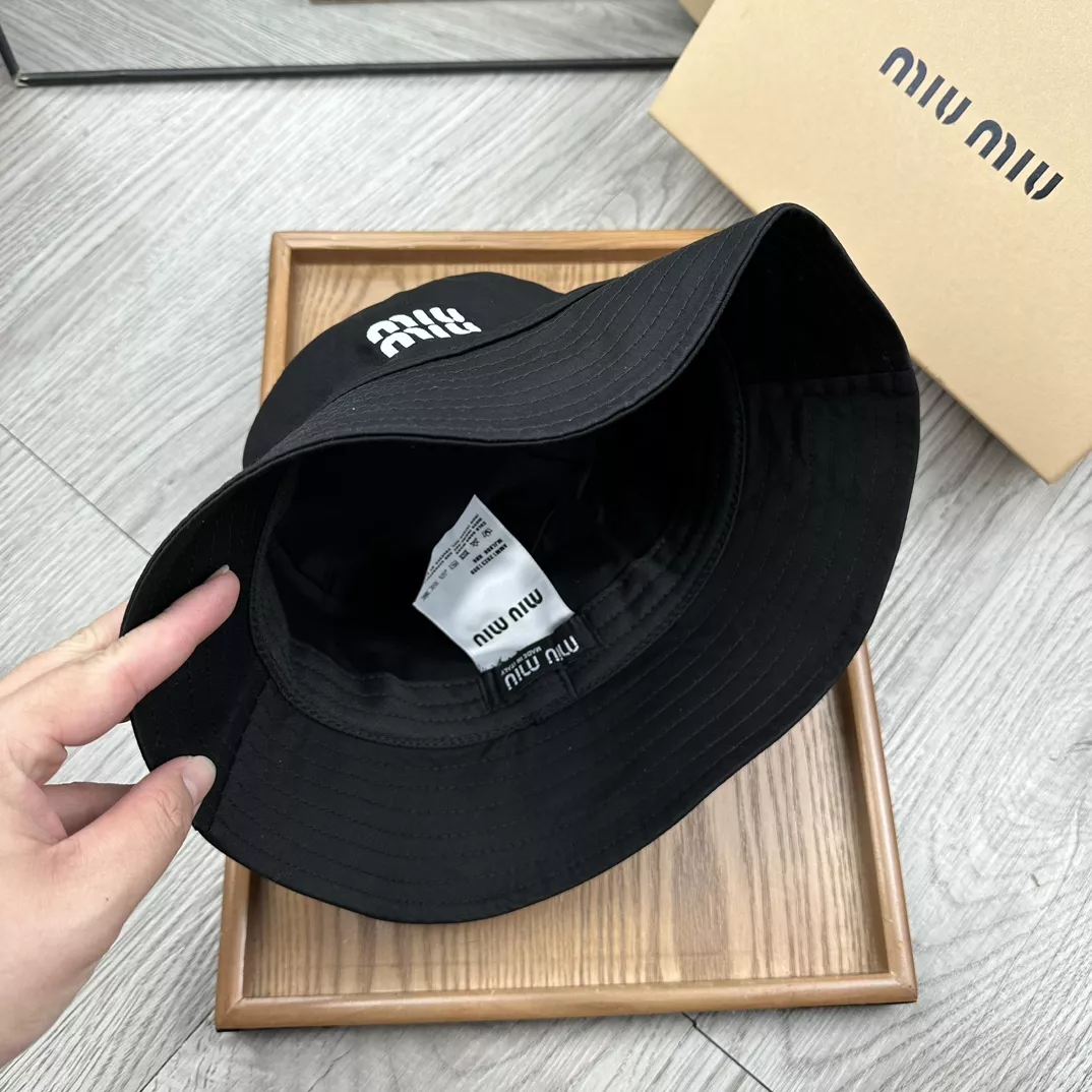 MIU MIU Caps Elegant 9202