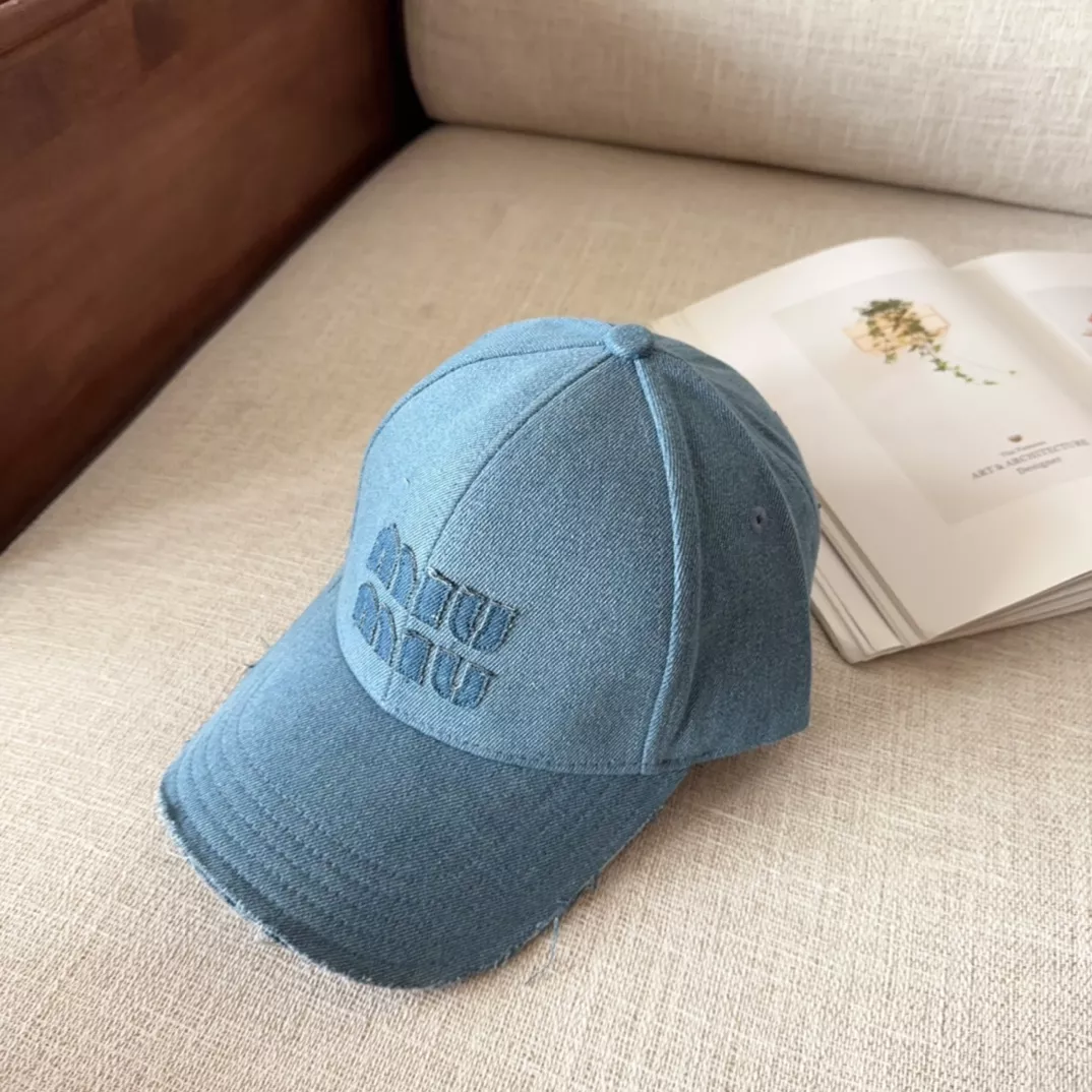 MIU MIU Caps Flexible 8231