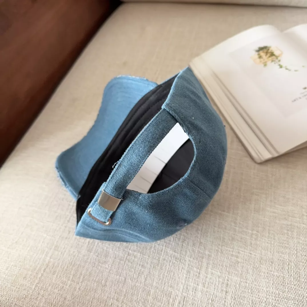 MIU MIU Caps Flexible 8231