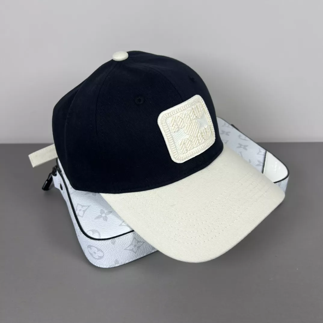 MIU MIU Caps GoAnywhere 3910
