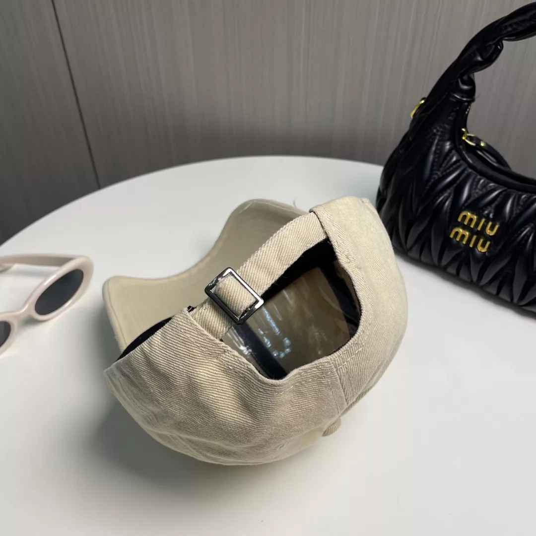MIU MIU Caps HighQuality 6552