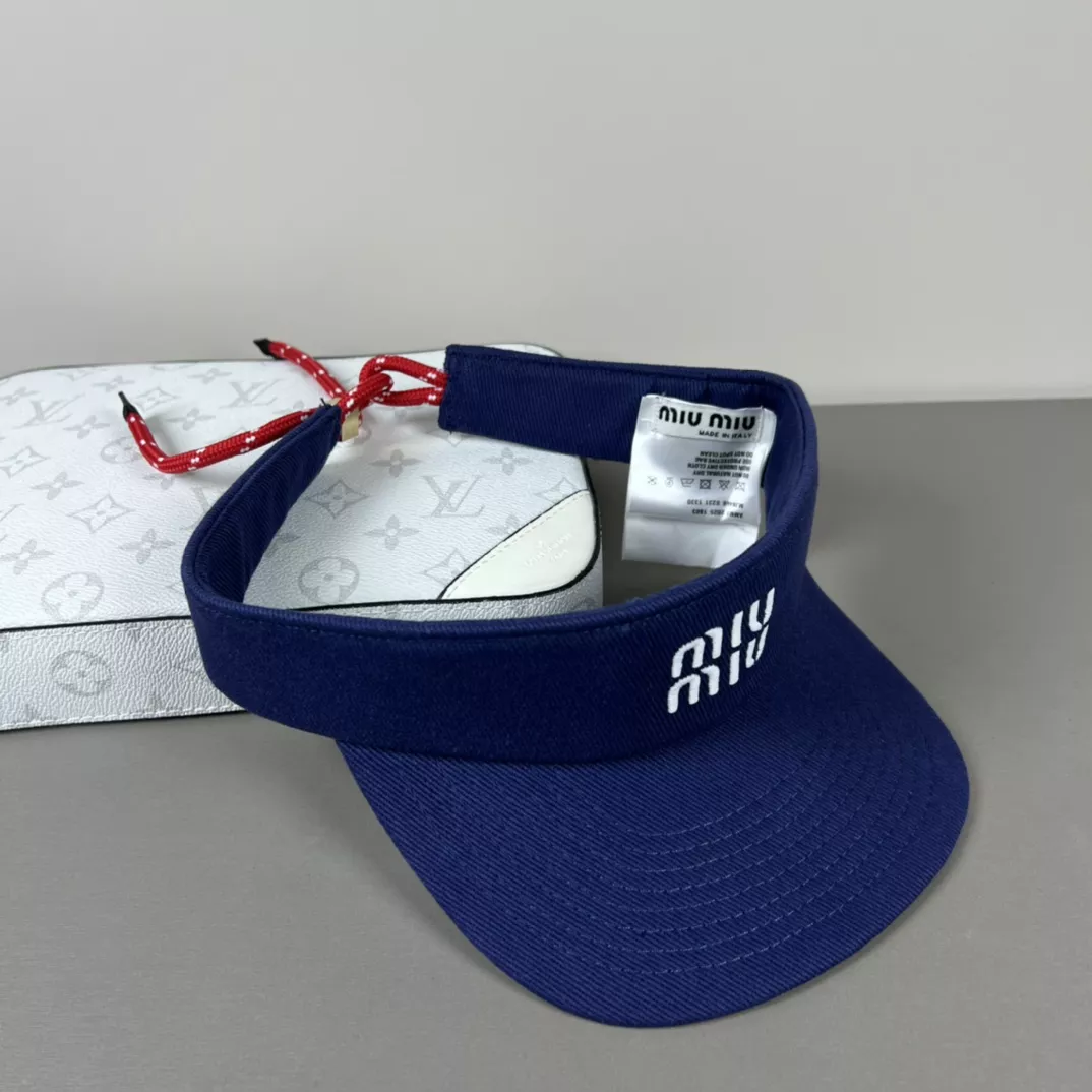 MIU MIU Caps Modern 9487