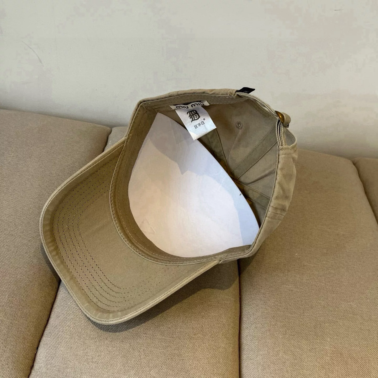 MIU MIU Caps NewStyle 3983