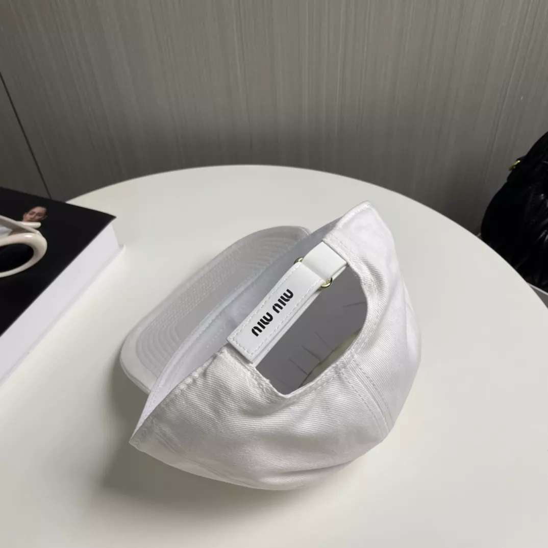 MIU MIU Caps Practical 9914