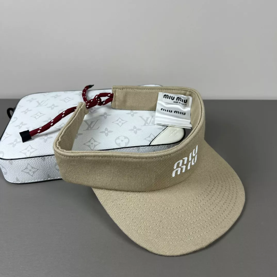 MIU MIU Caps Refined 5239