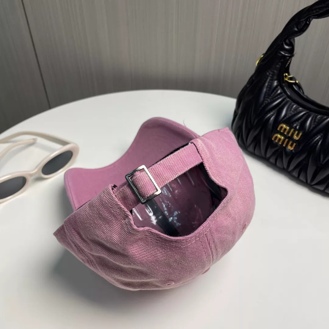 MIU MIU Caps Resilient 3567